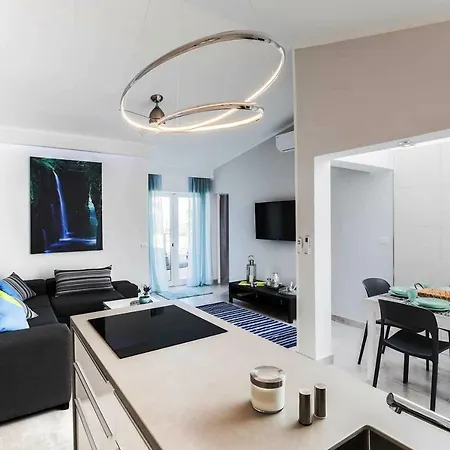 Luxury Renevapartment Island Village Apartment